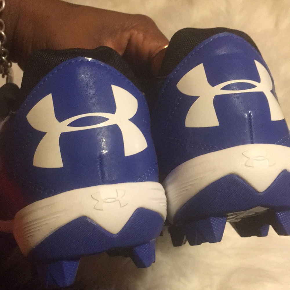 Under armour shoes - Picture 6 of 8